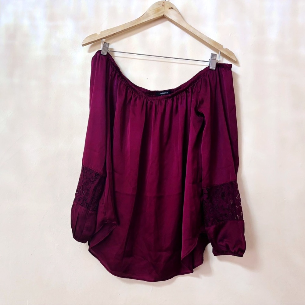 Off shoulder top lace sleeve details